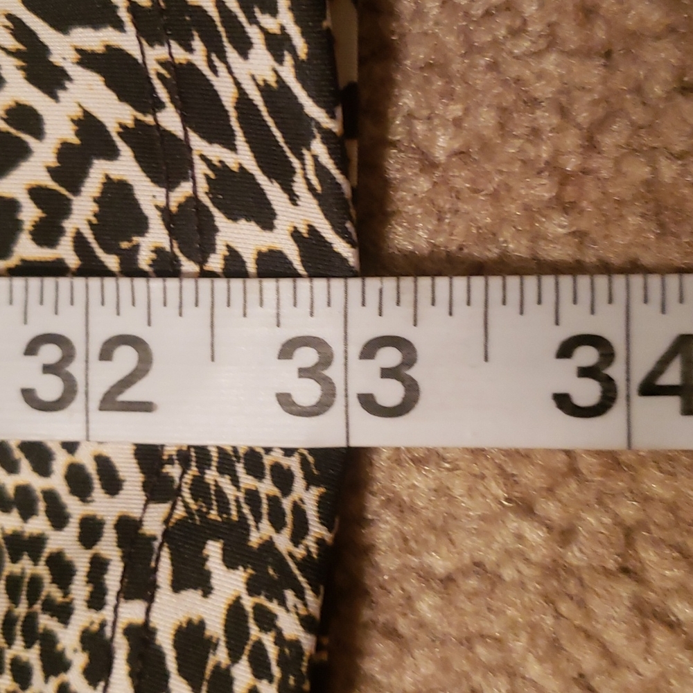 Nike Women's Animal Print Leggings. - Picture 10 of 12